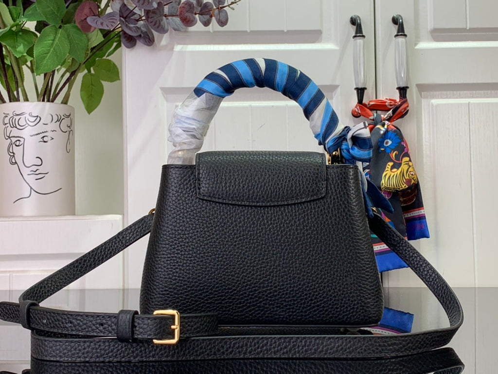 ＬＳ ＶＴＴＯＮ CAPUCINES BB BAG BLACK/WHITE