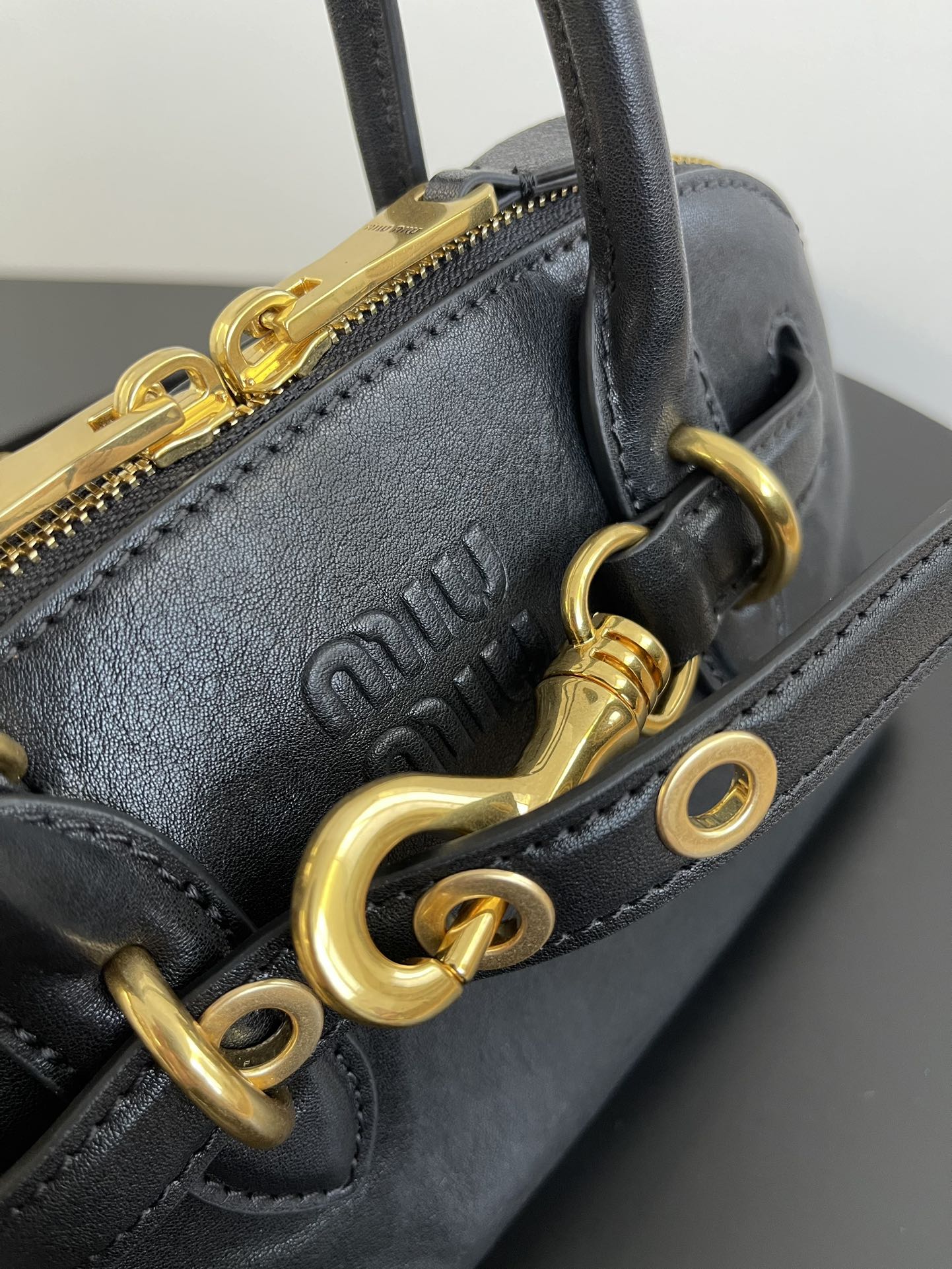 ＭＩ ＭＵ AVENTURE MINI NAPPA LEATHER BAG BLACK