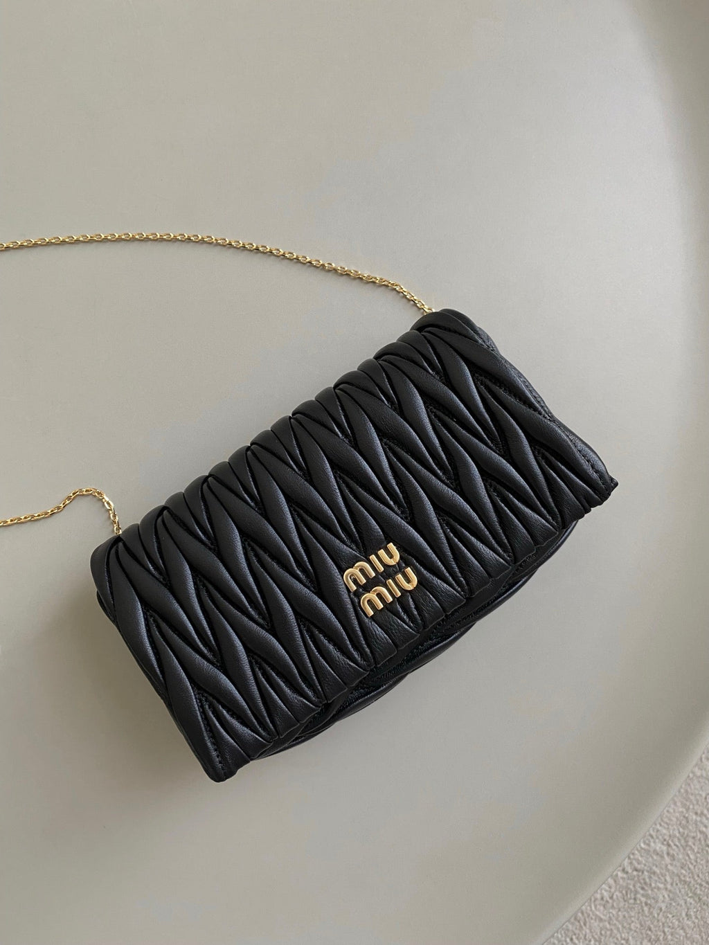 ＭＩ ＭＵ MATELASSÉ NAPPA LEATHER MINI-BAG WHITE/BLACK