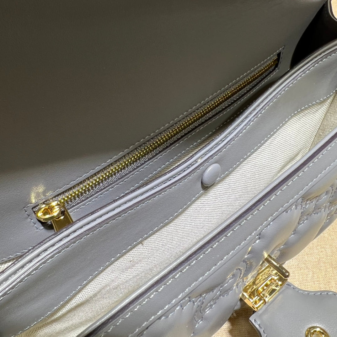 ＧＣＣＩGG MATELASSE BAG GREY