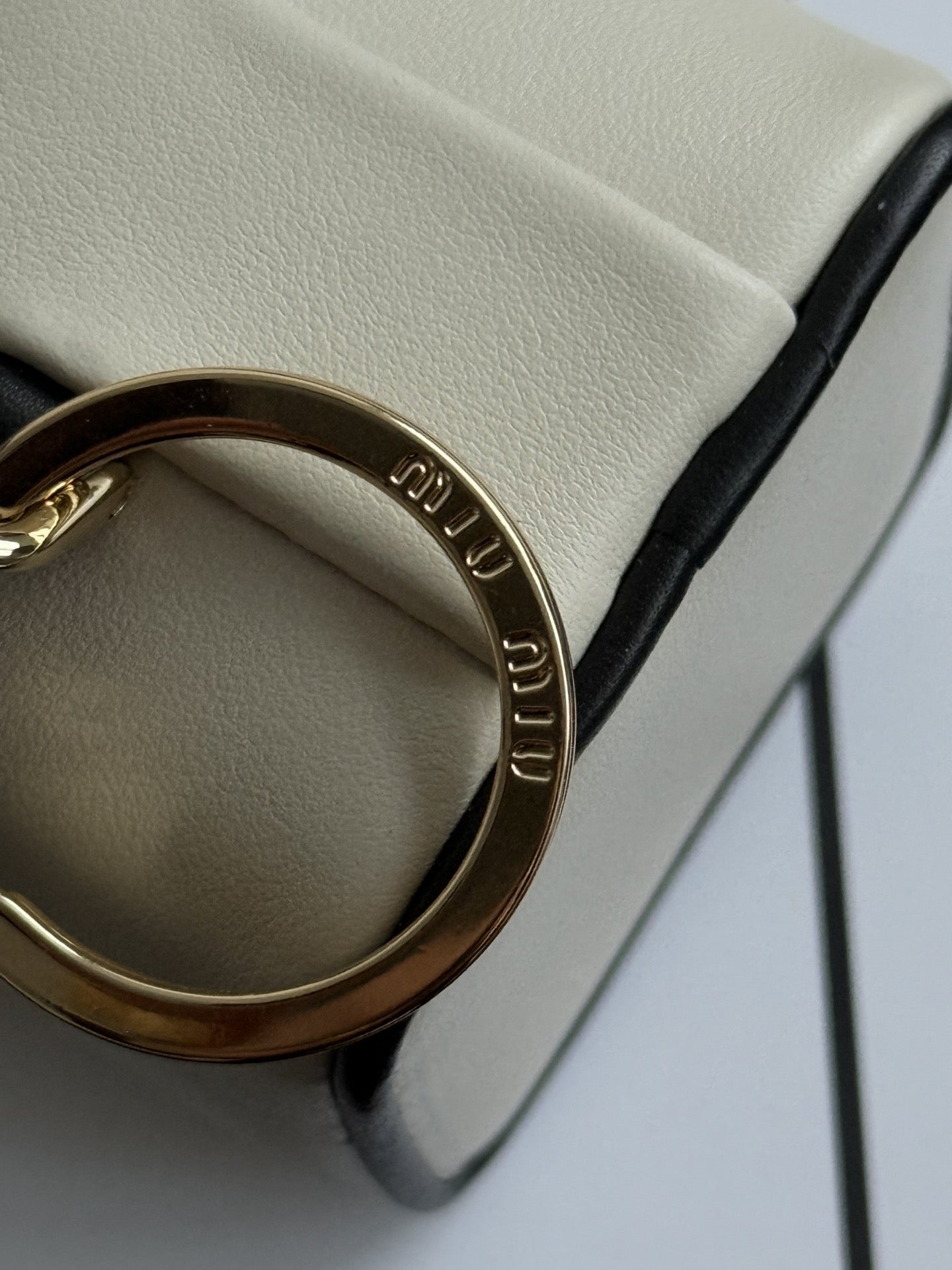 ＭＩ ＭＵ TRICK KEYRING WHITE