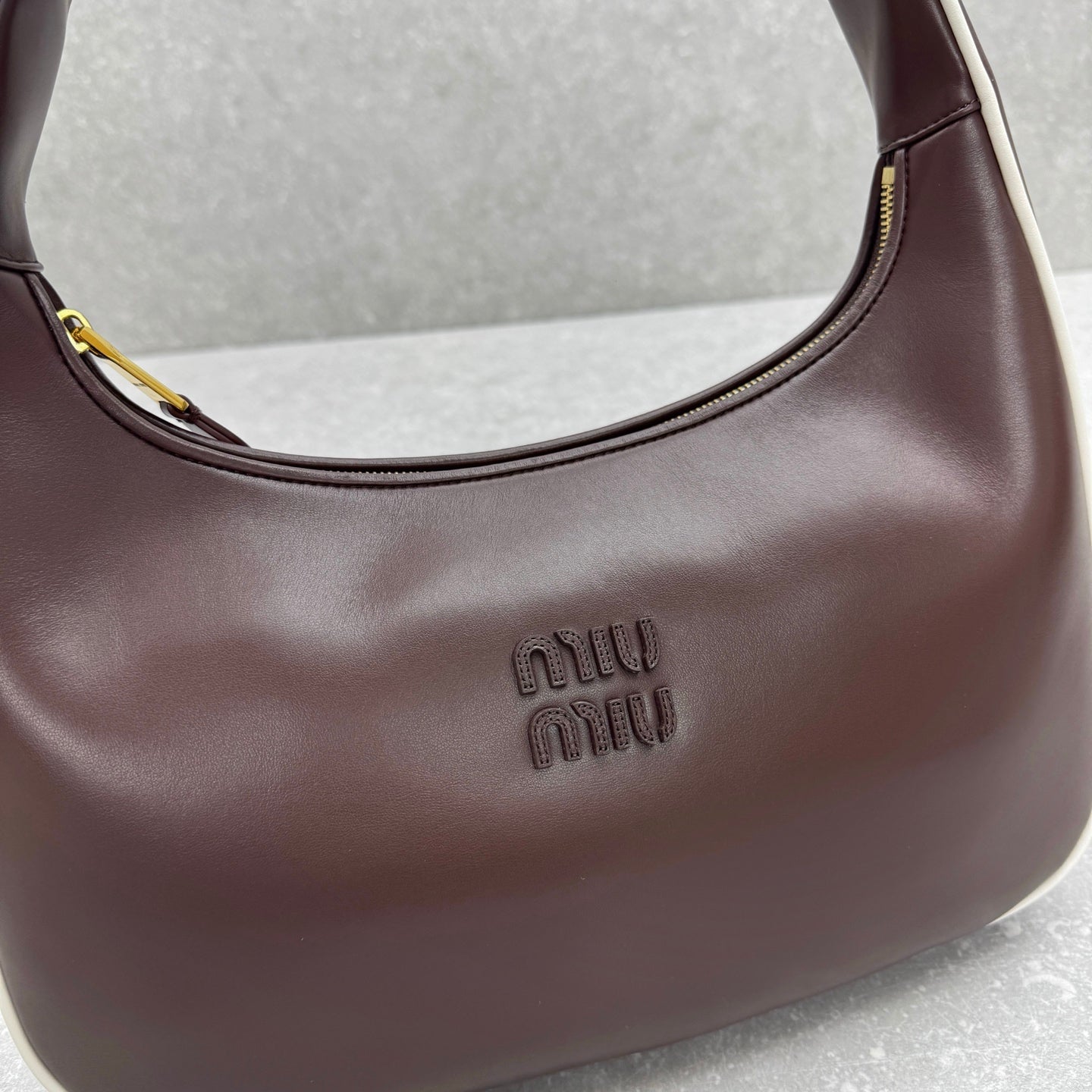 ＭＩ ＭＵ MATELASSÉ LEATHER TOTE BAG