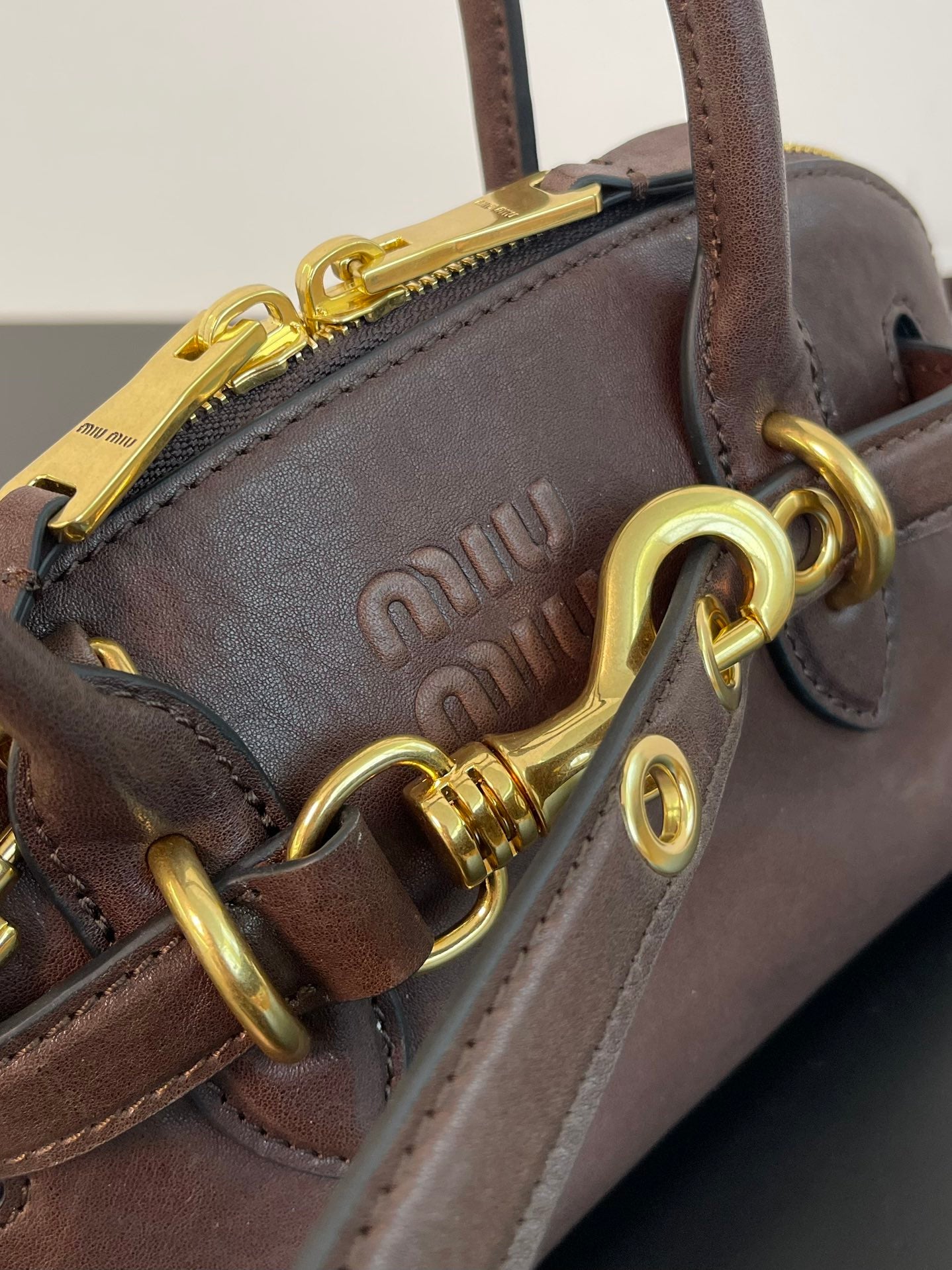 ＭＩ ＭＵ AVENTURE MINI NAPPA LEATHER BAG BRIARWOOD