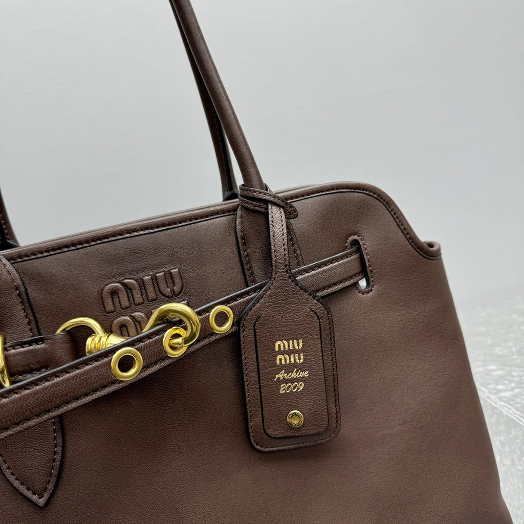 ＭＩ ＭＵ AVENTURE NAPPA LEATHER BAG MEDIUM BRIARWOOD