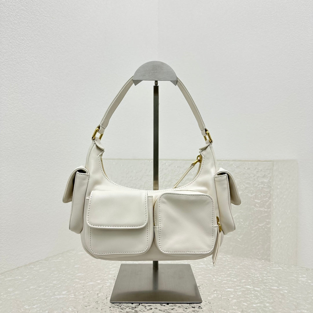 ＭＩ ＭＵ NAPPA LEATHER POCKET BAG CHALK WHITE