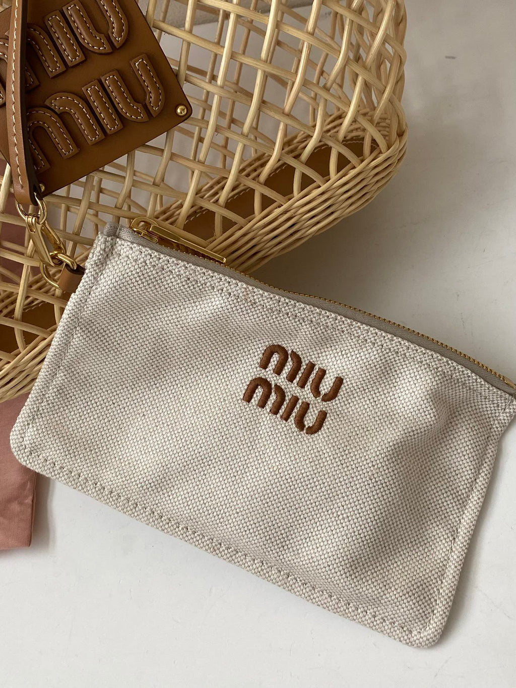 ＭＩ ＭＵ WOVEN FABRIC HANDBAG WITH LEATHER TRIM