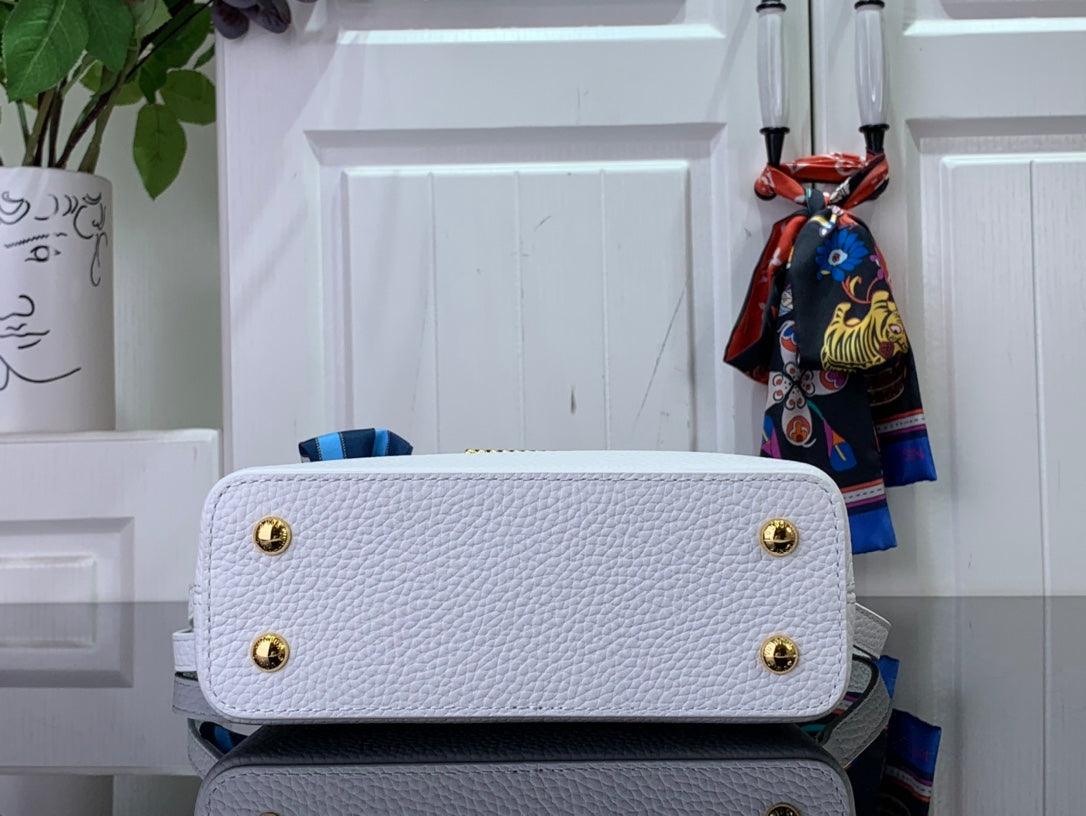 ＬＳ ＶＴＴＯＮ CAPUCINES BB BAG BLACK/WHITE