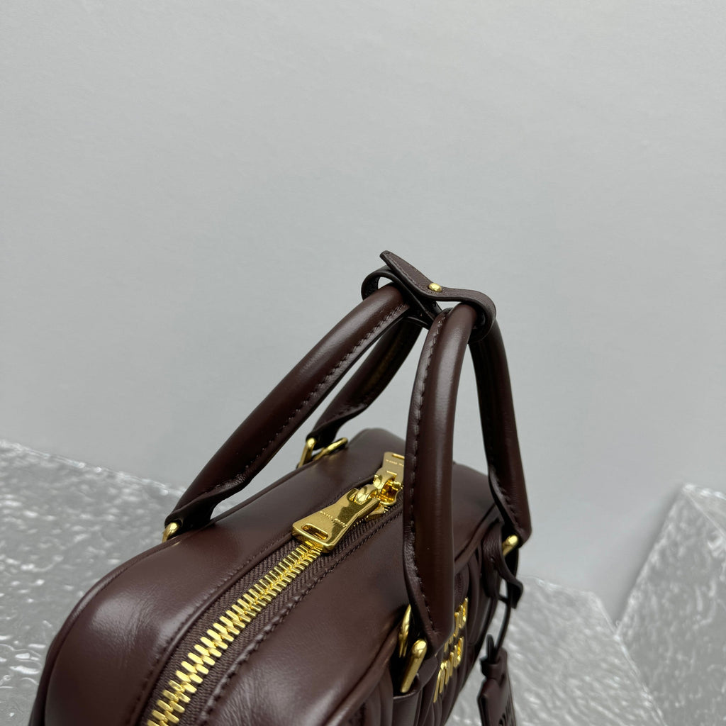 ＭＩ ＭＵ ARCADIE MATELASSÉ NAPPA LEATHER BAG BRIARWOOD