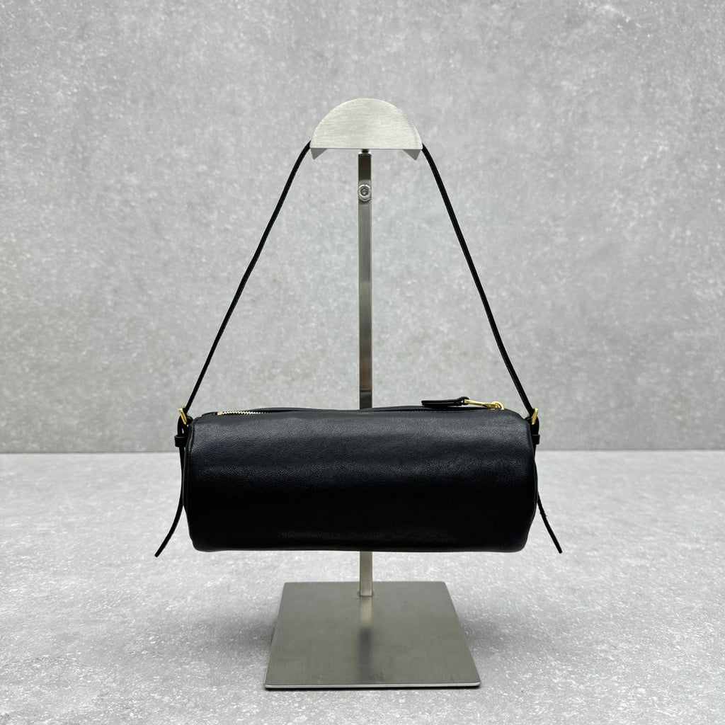 ＭＩ ＭＵ NAPPA LEATHER POUCH BLACK