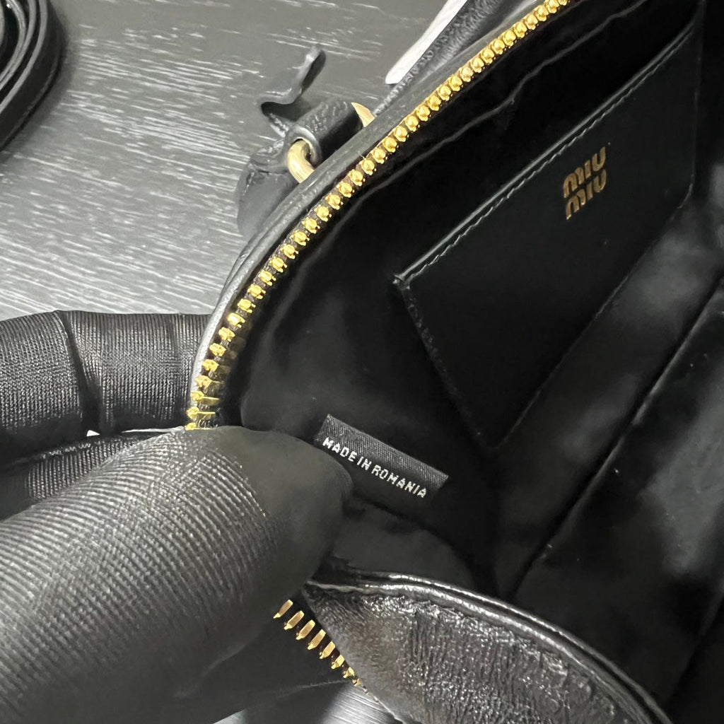 ＭＩ ＭＵ ARCADIE MATELASSÉ NAPPA LEATHER BAG BLACK