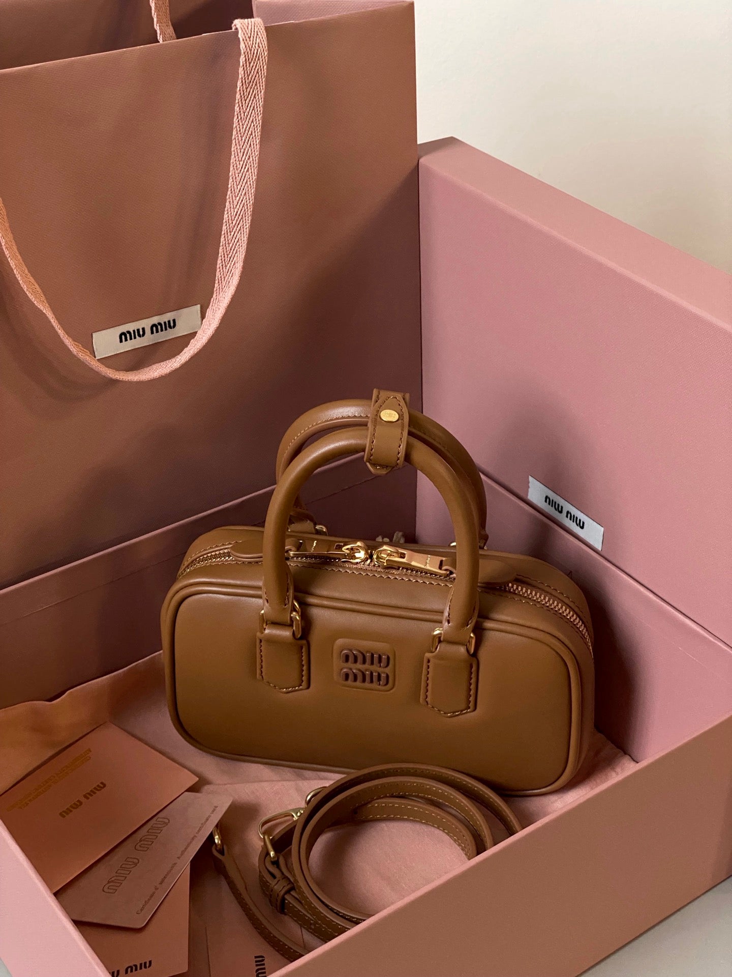 ＭＩ ＭＵ ARCADIE LEATHER MINI-BAG COGNAC