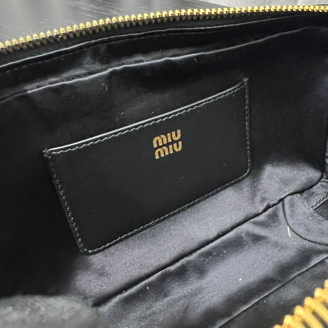 ＭＩ ＭＵ ARCADIE MATELASSÉ NAPPA LEATHER BAG BLACK