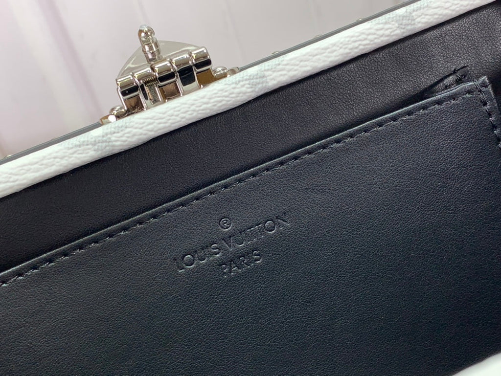 ＬＳ ＶＴＴＯＮ  CLUTCH BOX WHITE/BLUE/GREEN
