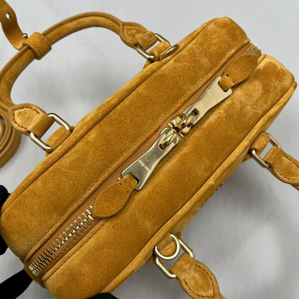 ＭＩ ＭＵ ARCADIE PADDED SUEDE TOP-HANDLE BAG