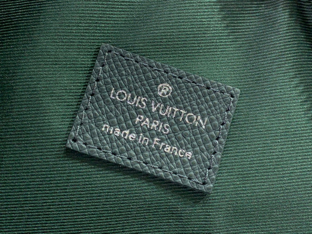 ＬＳ ＶＴＴＯＮ AVENUE SLING BAG