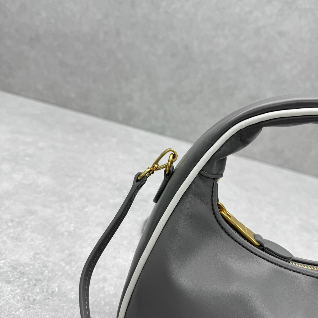 ＭＩ ＭＵ MATELASSÉ LEATHER CROSSBODY BAG GRAY