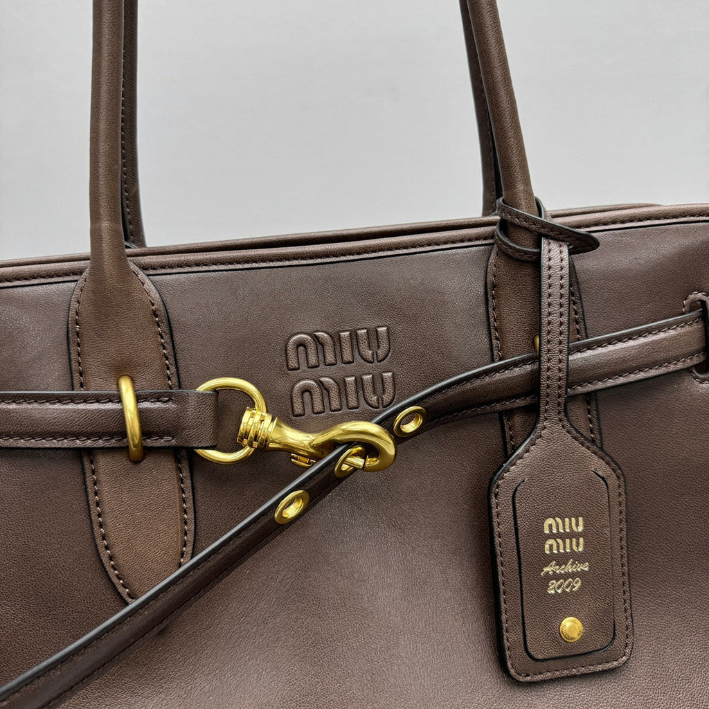 ＭＩ ＭＵ AVENTURE LEATHER TOTE BAG DARK BROWN