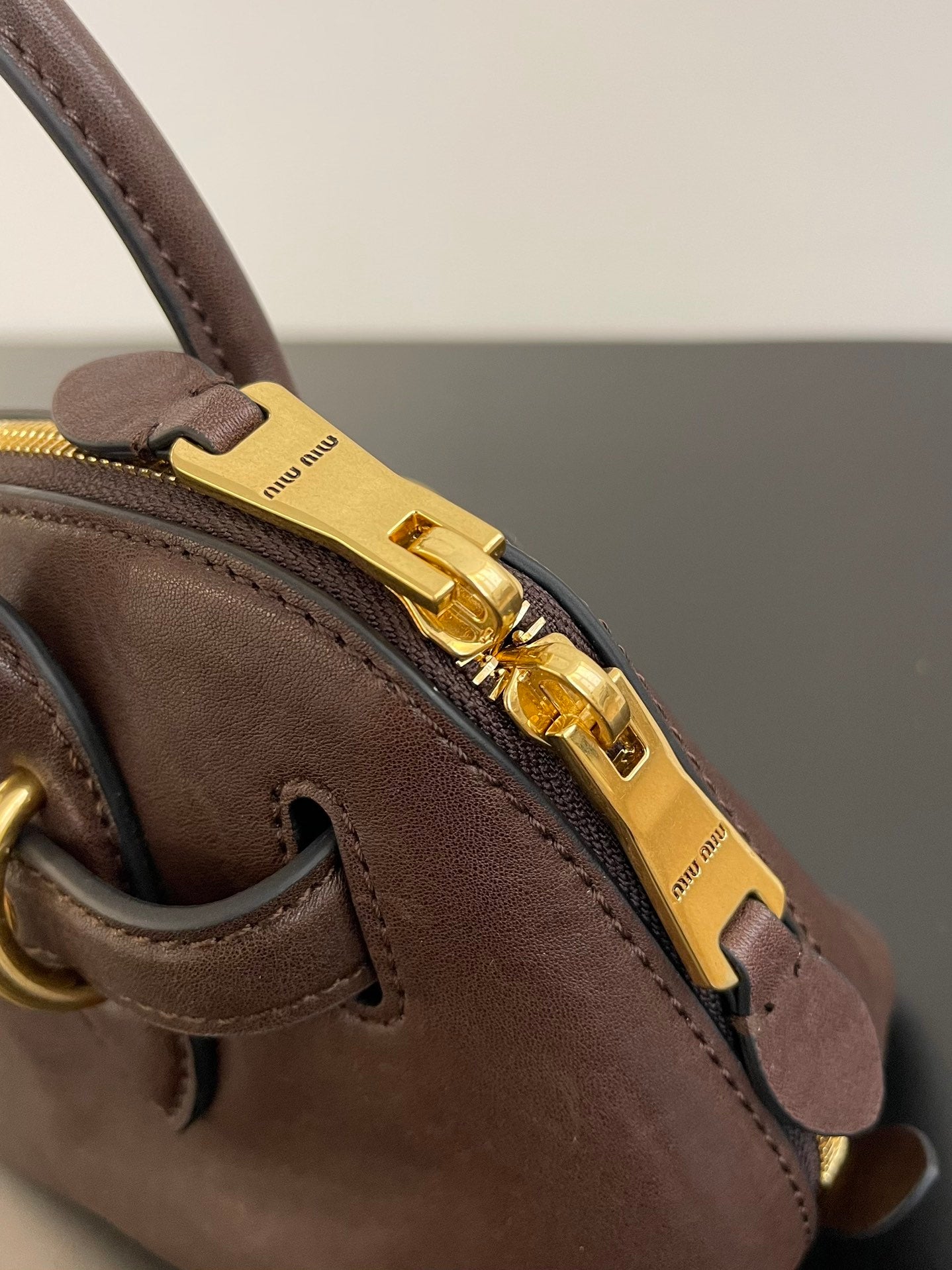 ＭＩ ＭＵ AVENTURE MINI NAPPA LEATHER BAG BRIARWOOD
