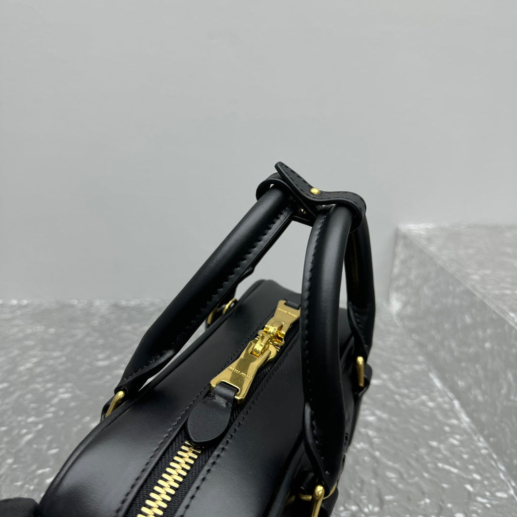 ＭＩ ＭＵ ARCADIE LEATHER BAG BLACK