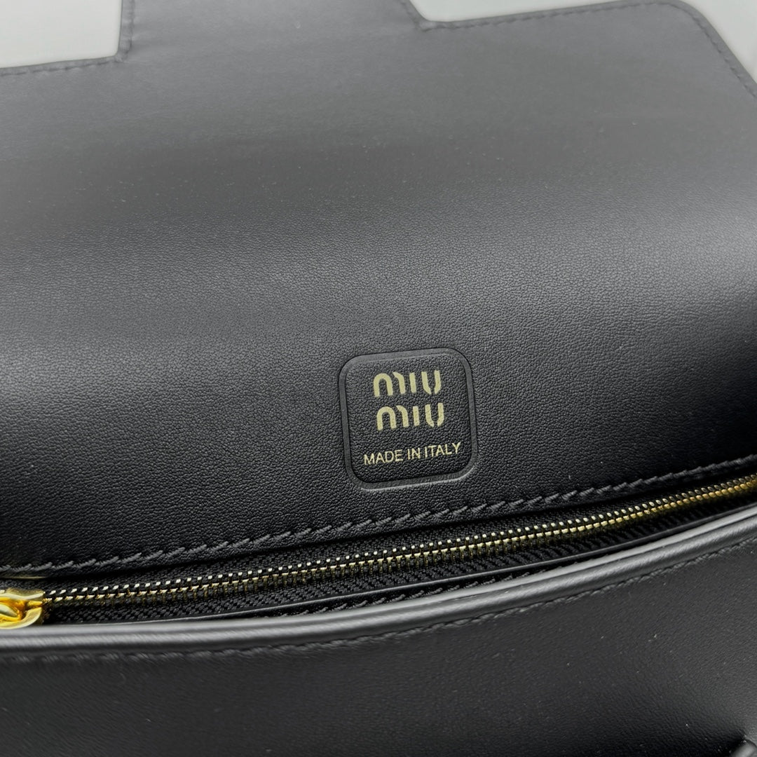ＭＩ ＭＵ PENNY NAPPA LEATHER SHOULDER BAG BLACK
