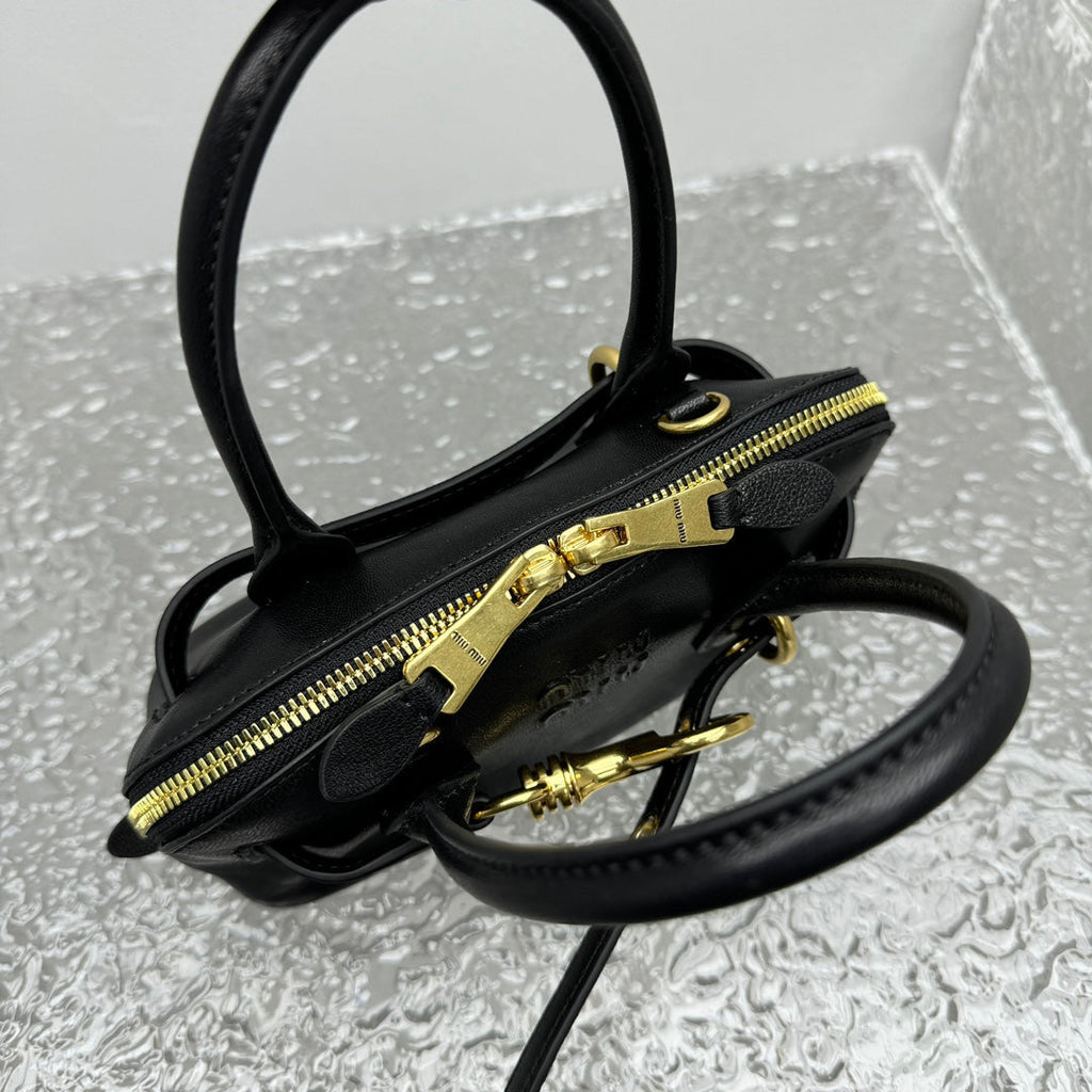 ＭＩ ＭＵ AVENTURE MINI NAPPA LEATHER BAG BLACK