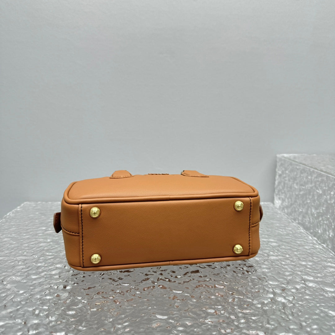 ＭＩ ＭＵ ARCADIE LEATHER BAG COGNAC
