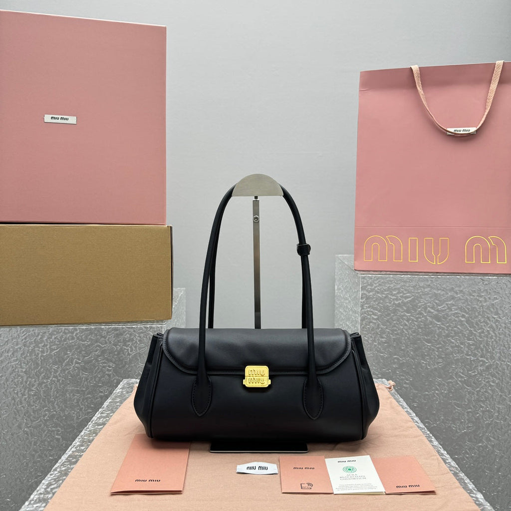 ＭＩ ＭＵ  LEATHER SHOULDER BAG BLACK