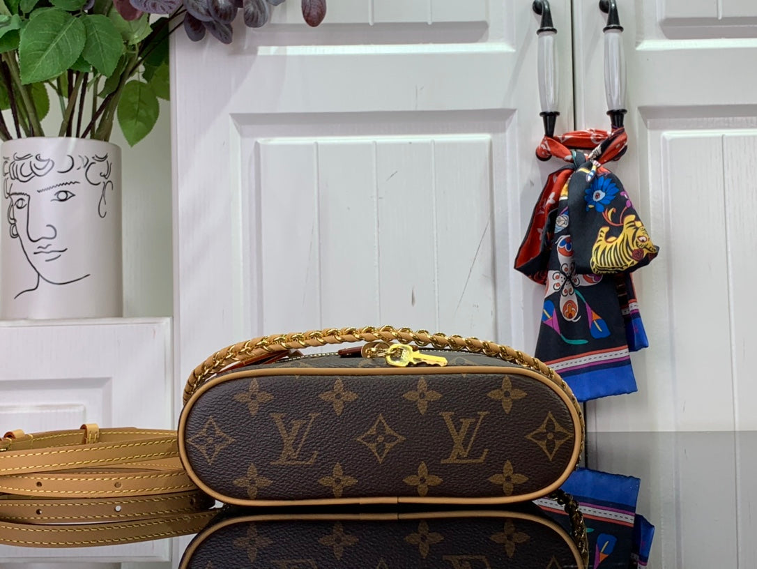 ＬＳ ＶＴＴＯＮ VANITY CHAIN POUCH BRONZE/BLACK