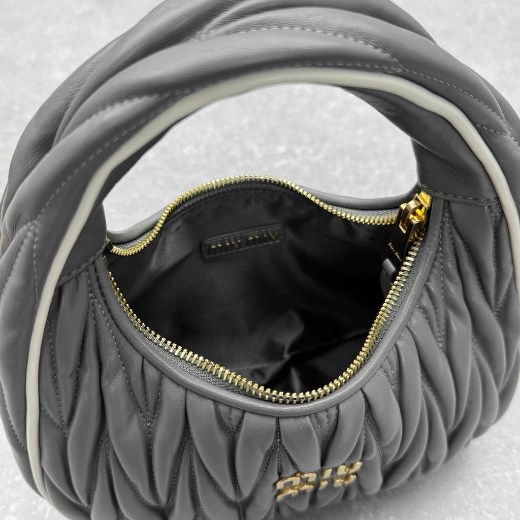 ＭＩ ＭＵ MATELASSÉ NAPPA LEATHER TOP HANDLE BAG GREY