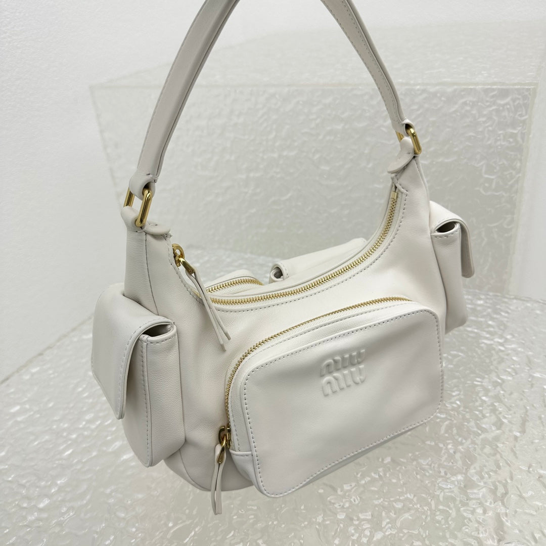 ＭＩ ＭＵ NAPPA LEATHER POCKET BAG CHALK WHITE