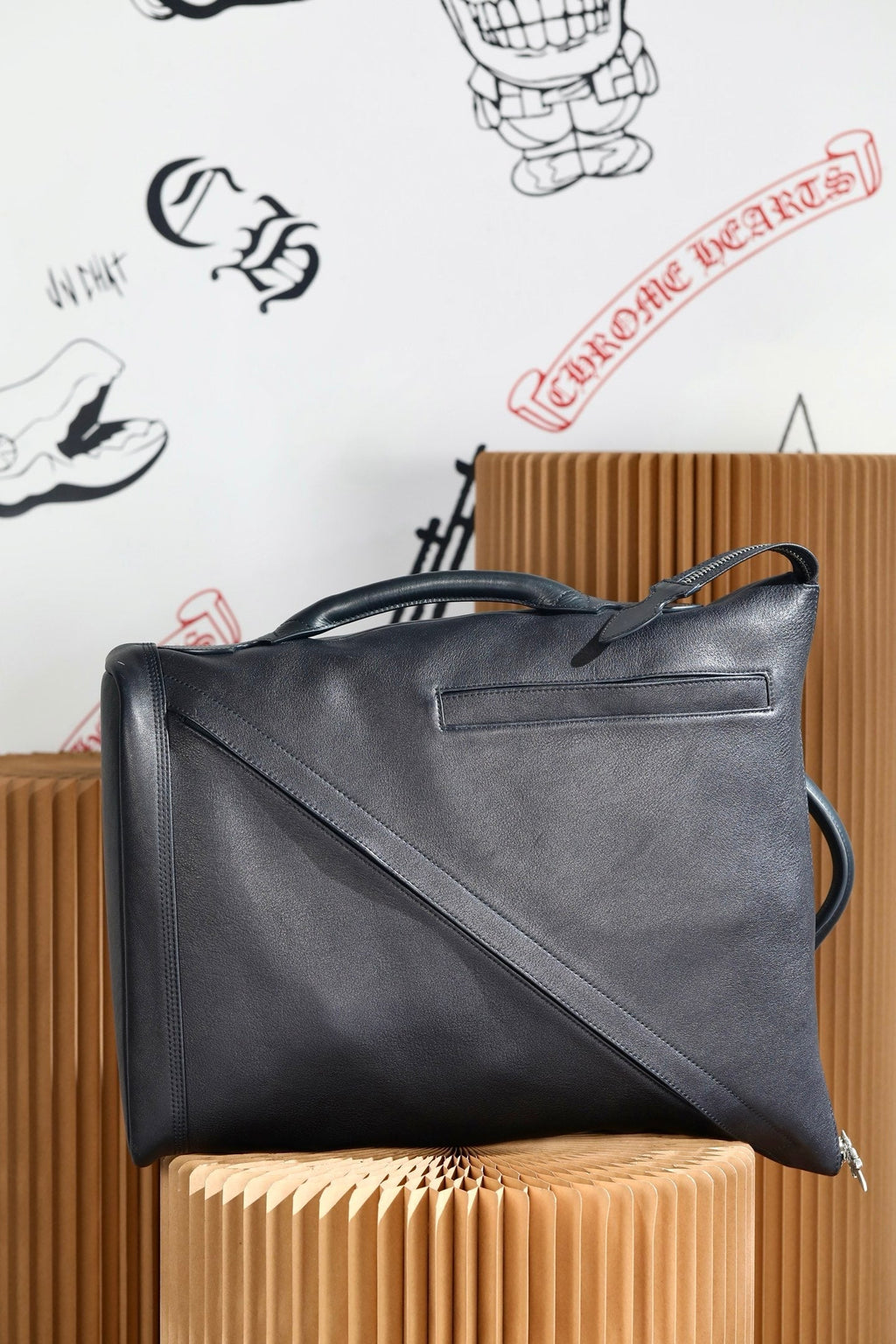 ＣＨＲＭ ＨＲＴＳ LEATHER DOUBLE SIDED SLING BACKPACK BLACK