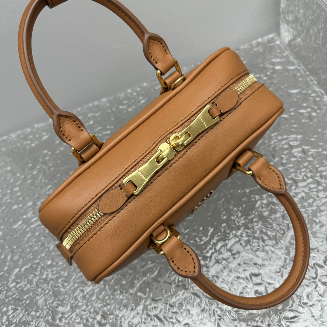 ＭＩ ＭＵ ARCADIE LEATHER BAG COGNAC