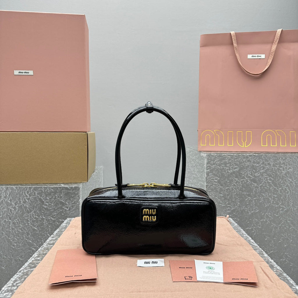 ＭＩ ＭＵ BEAU NAPLAK PATENT LEATHER BAG BLACK
