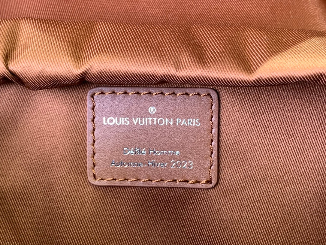 ＬＳ ＶＴＴＯＮ MONTSOURIS BACKPACK BROWN