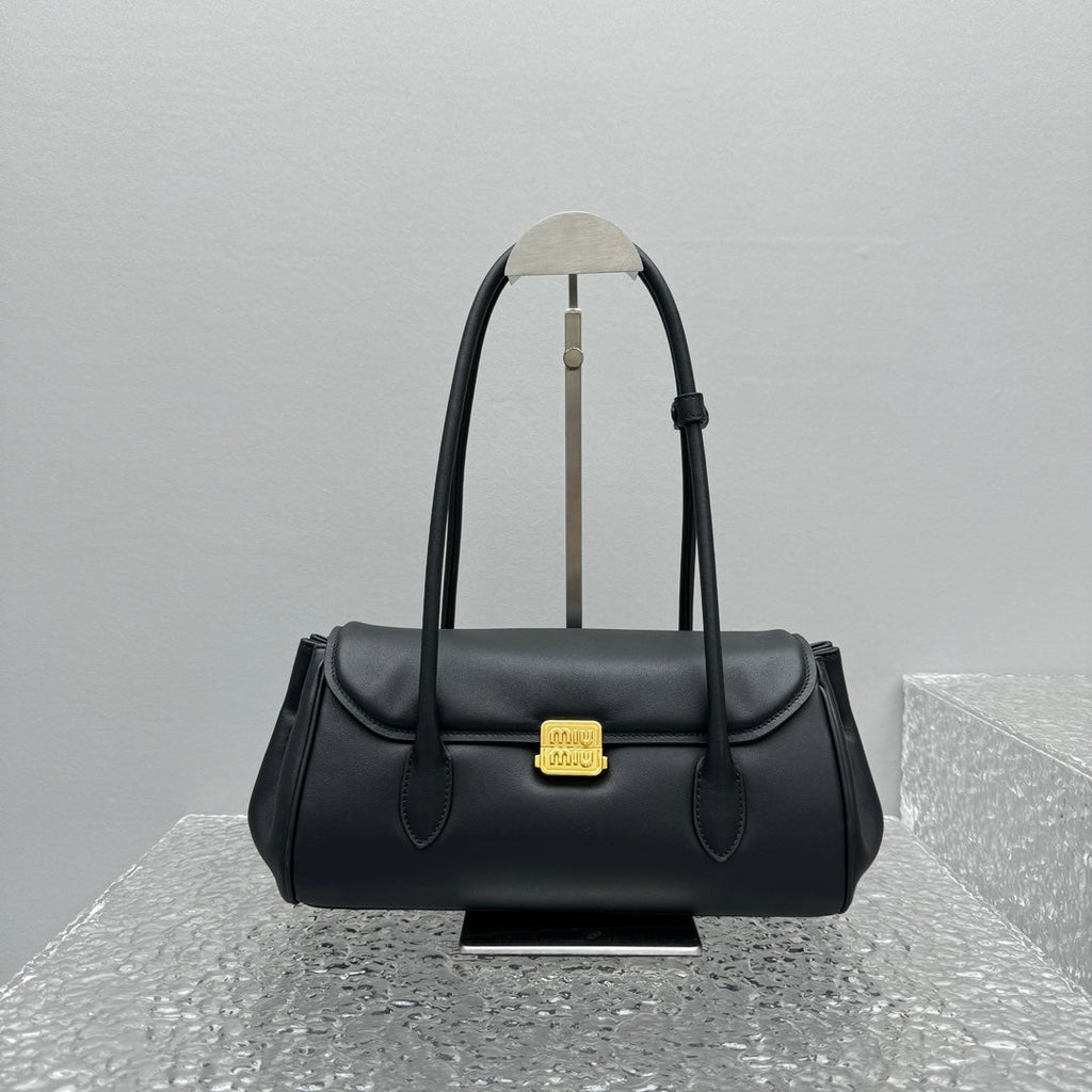 ＭＩ ＭＵ  LEATHER SHOULDER BAG BLACK