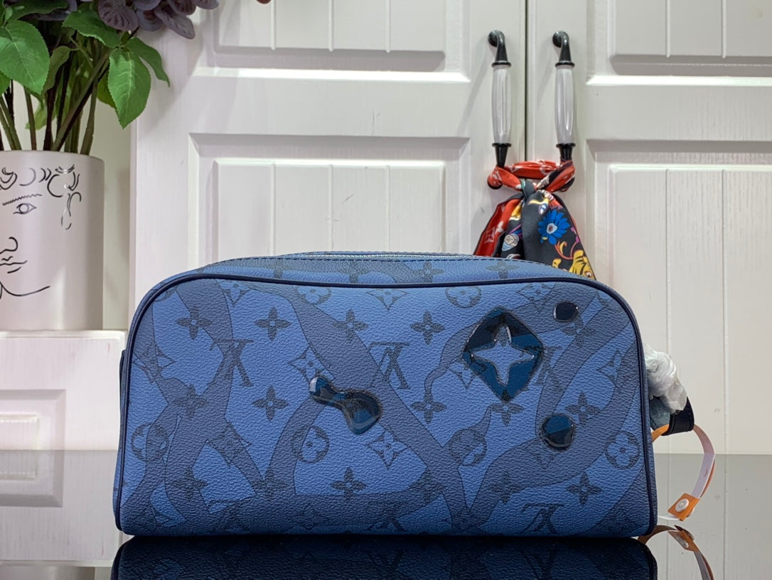 ＬＳ ＶＴＴＯＮ DOPP KIT TOILETRY BAG NAVY