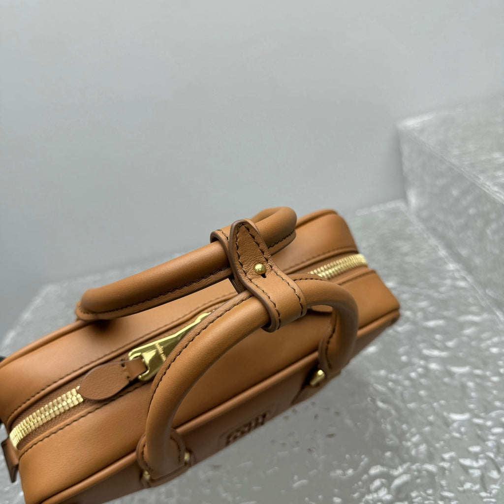 ＭＩ ＭＵ ARCADIE LEATHER BAG COGNAC