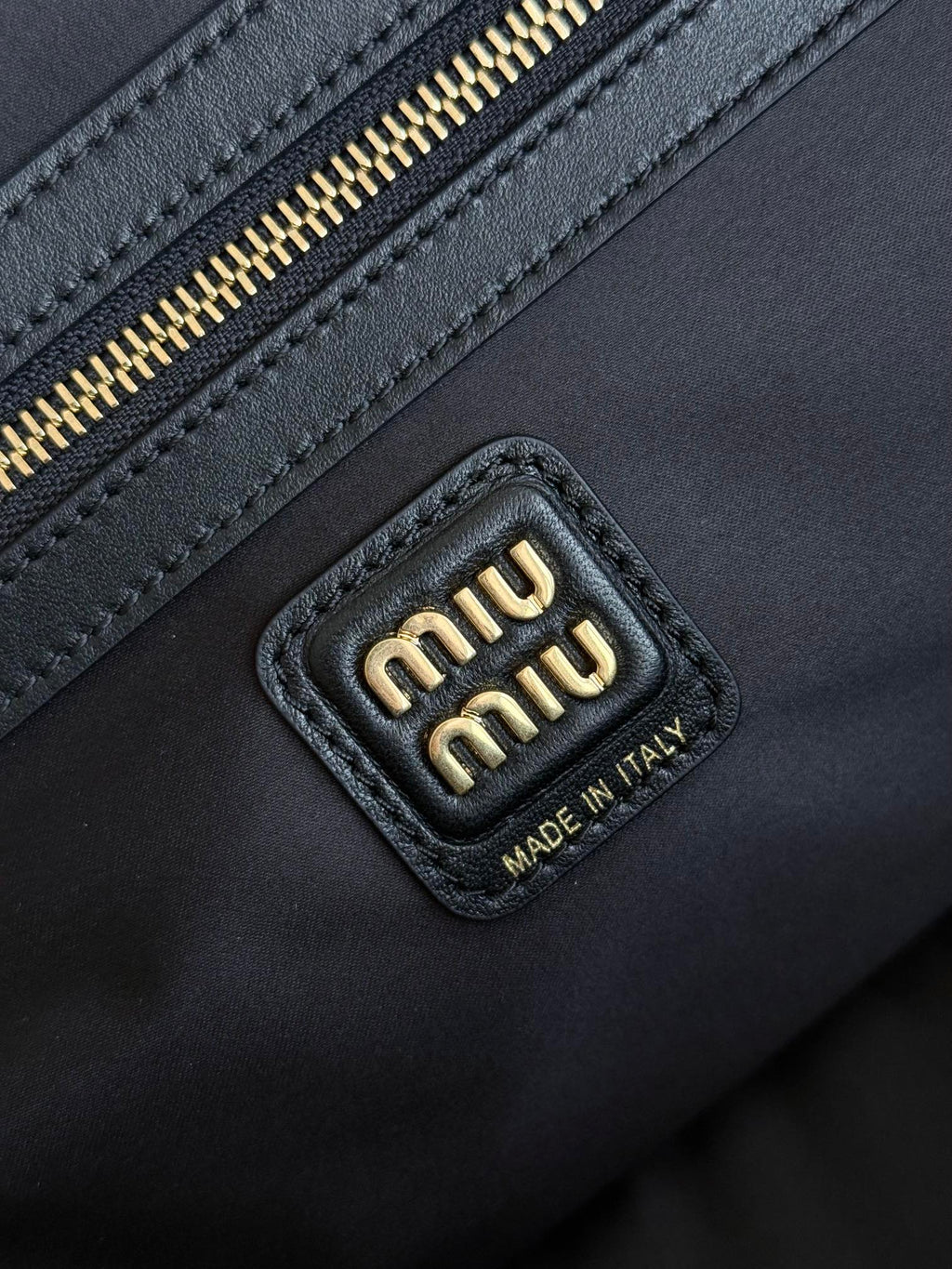 ＭＩ ＭＵ MATELASSÉ LEATHER TOTE BAG