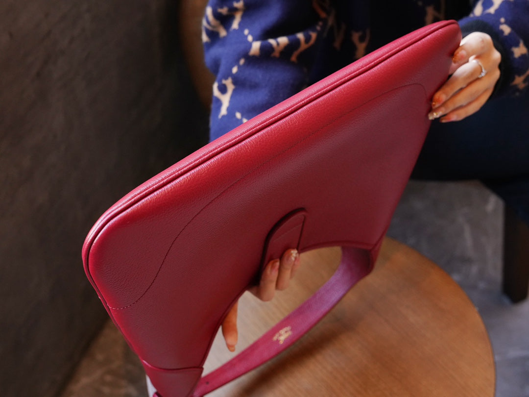 ＧＣＣＩAPHRODITE MEDIUM SHOULDER BAG RED
