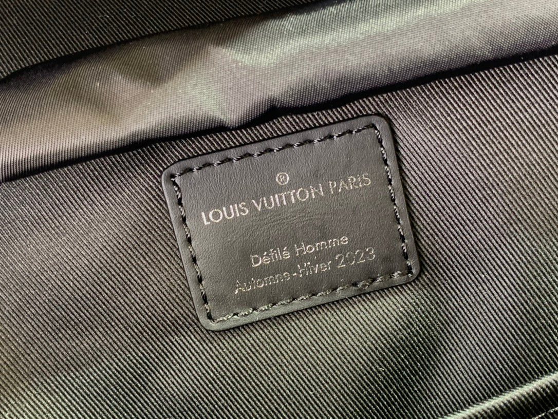 ＬＳ ＶＴＴＯＮ MONTSOURIS BACKPACK BLACK