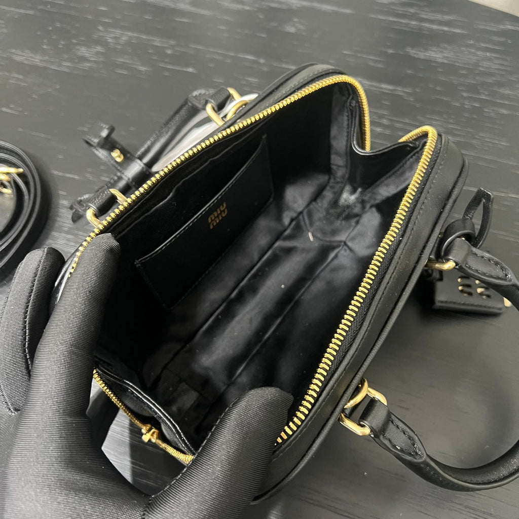 ＭＩ ＭＵ ARCADIE MATELASSÉ NAPPA LEATHER BAG BLACK