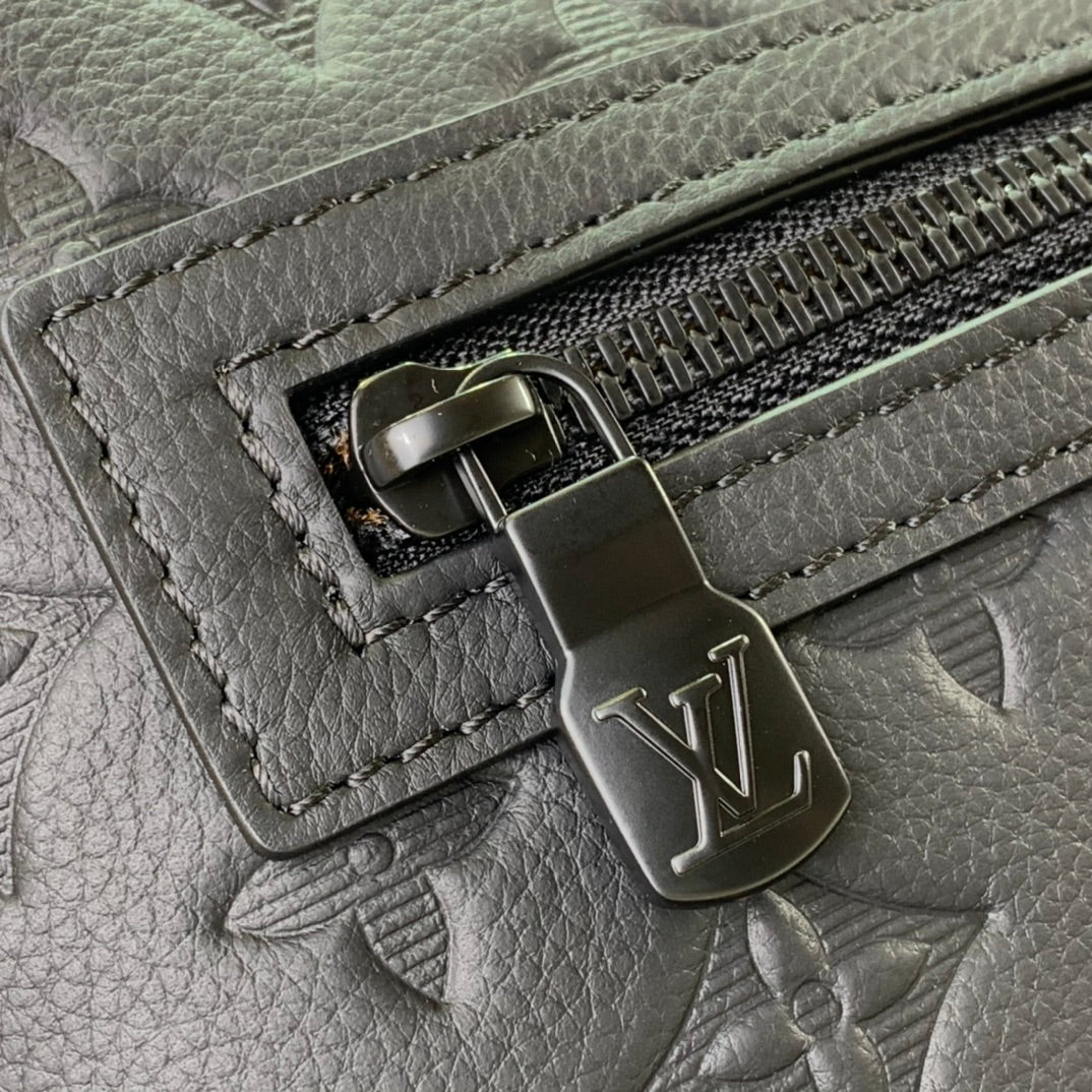 ＬＳ ＶＴＴＯＮ EXCURSION TOTE G65