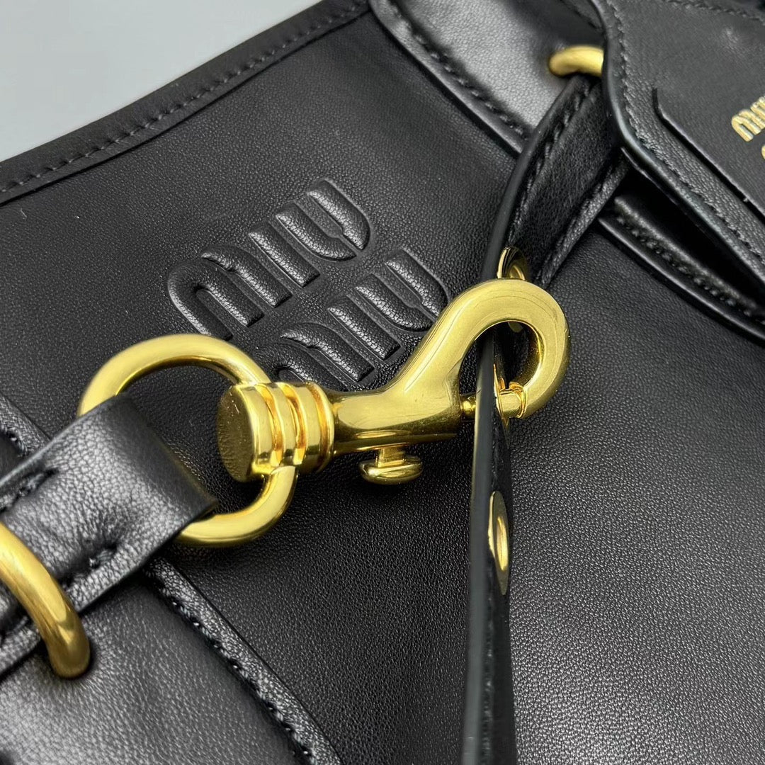 ＭＩ ＭＵ AVENTURE NAPPA LEATHER BAG MEDIUM  BLACK