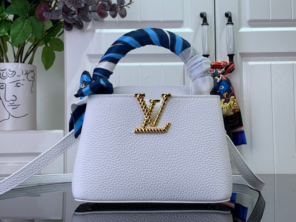 ＬＳ ＶＴＴＯＮ CAPUCINES BB BAG BLACK/WHITE