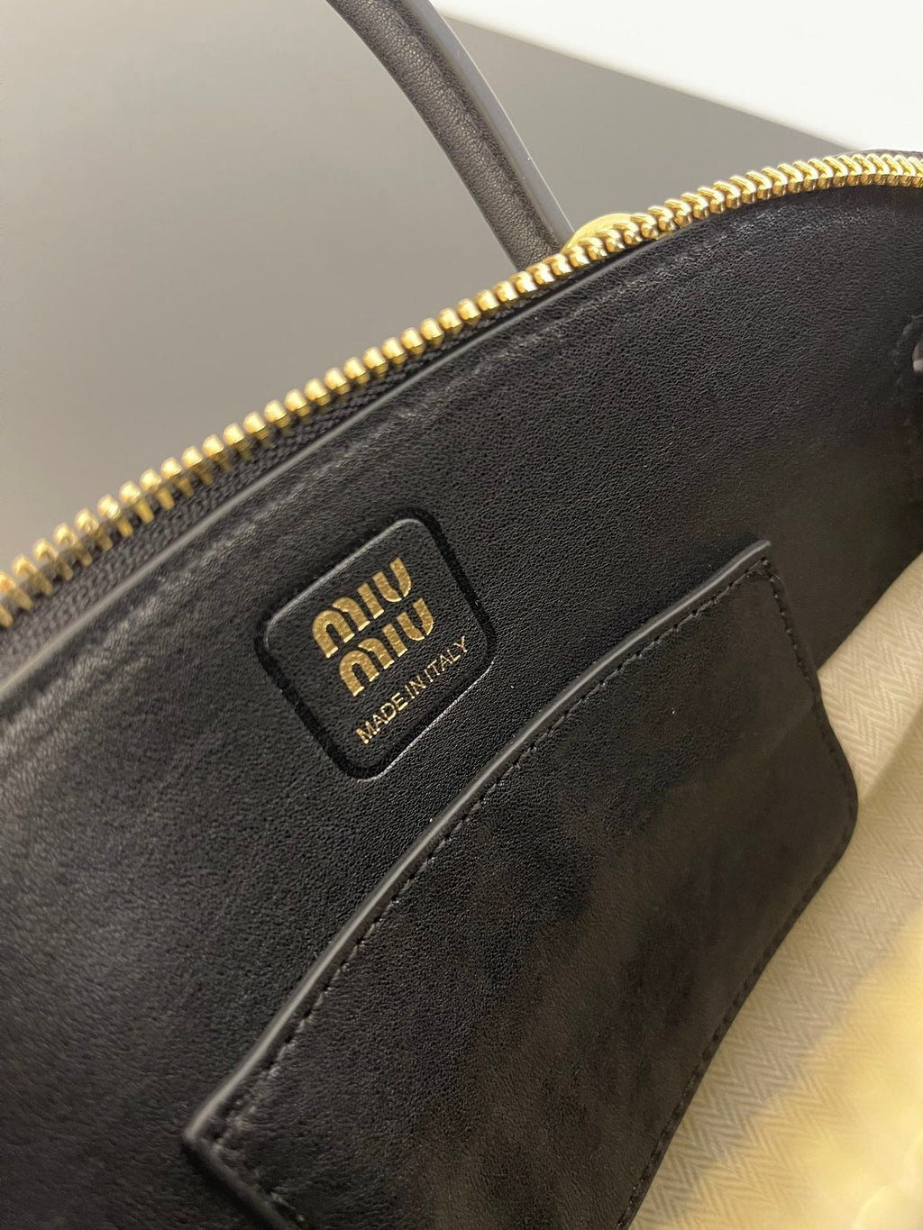ＭＩ ＭＵ AVENTURE MINI NAPPA LEATHER BAG BLACK
