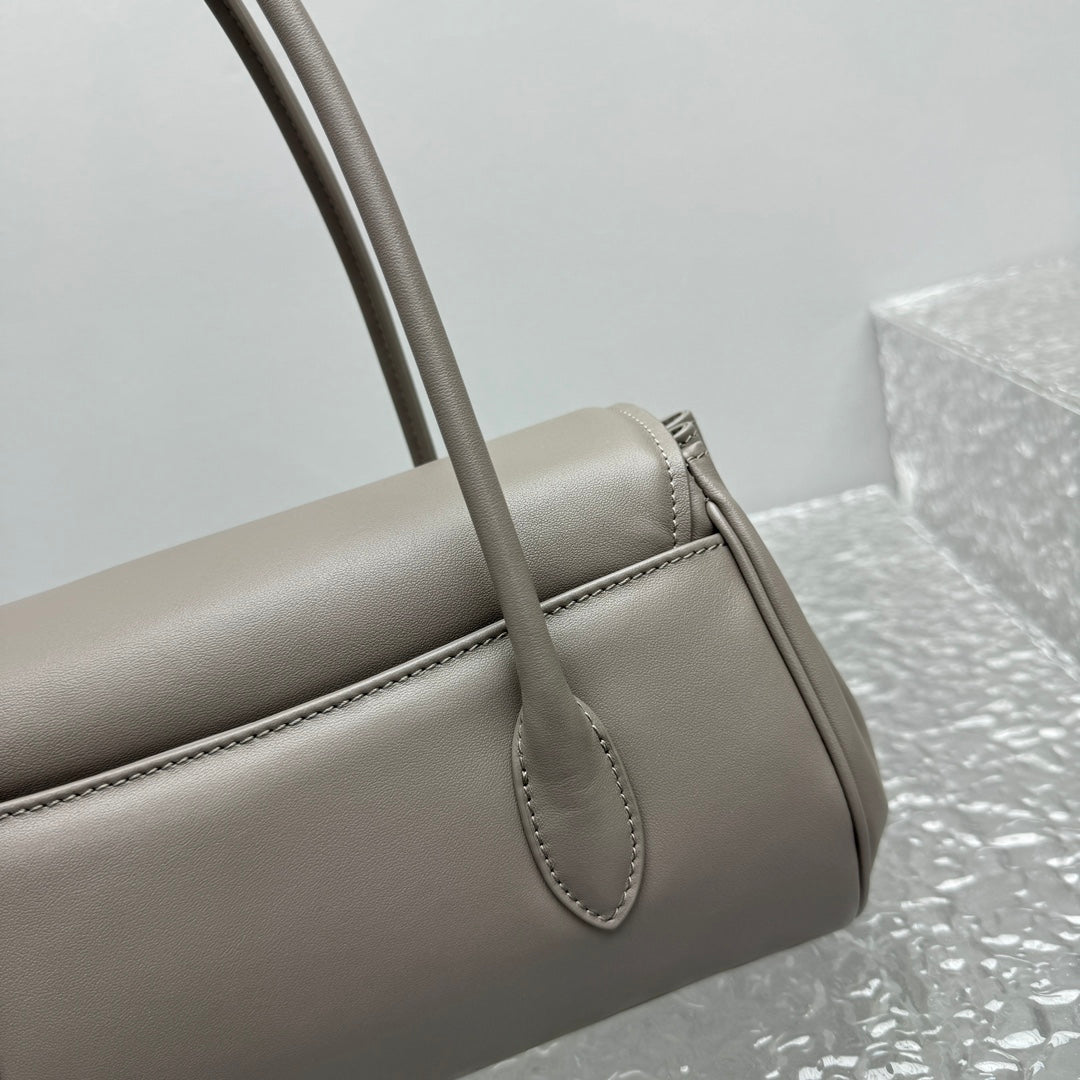 ＭＩ ＭＵ  LEATHER SHOULDER BAG CLAY GREY