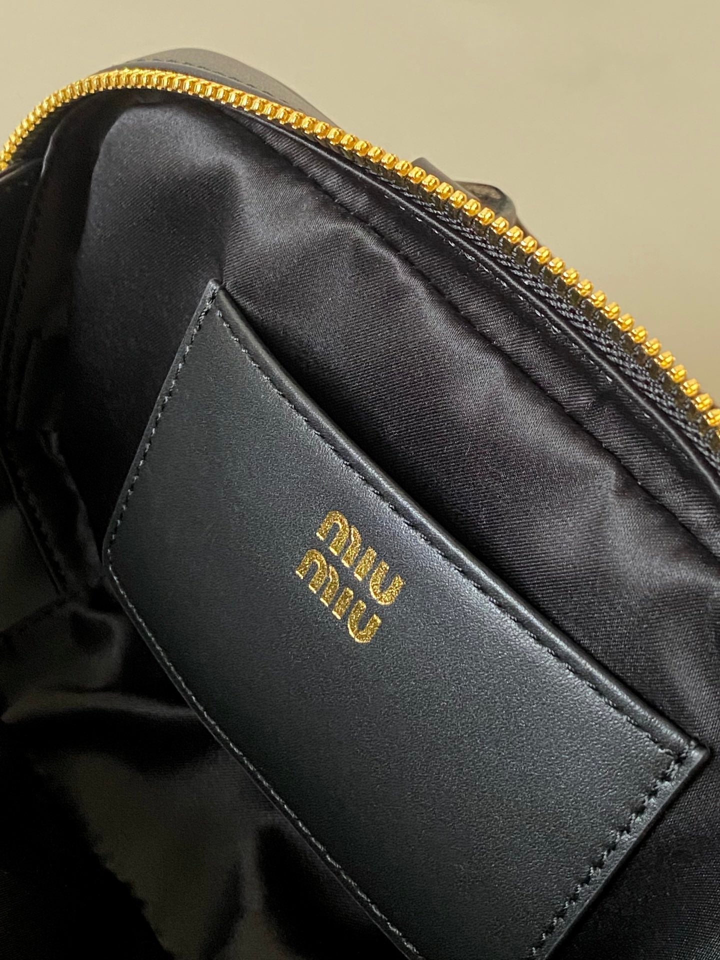 ＭＩ ＭＵ ARCADIE LEATHER MINI-BAG BLACK