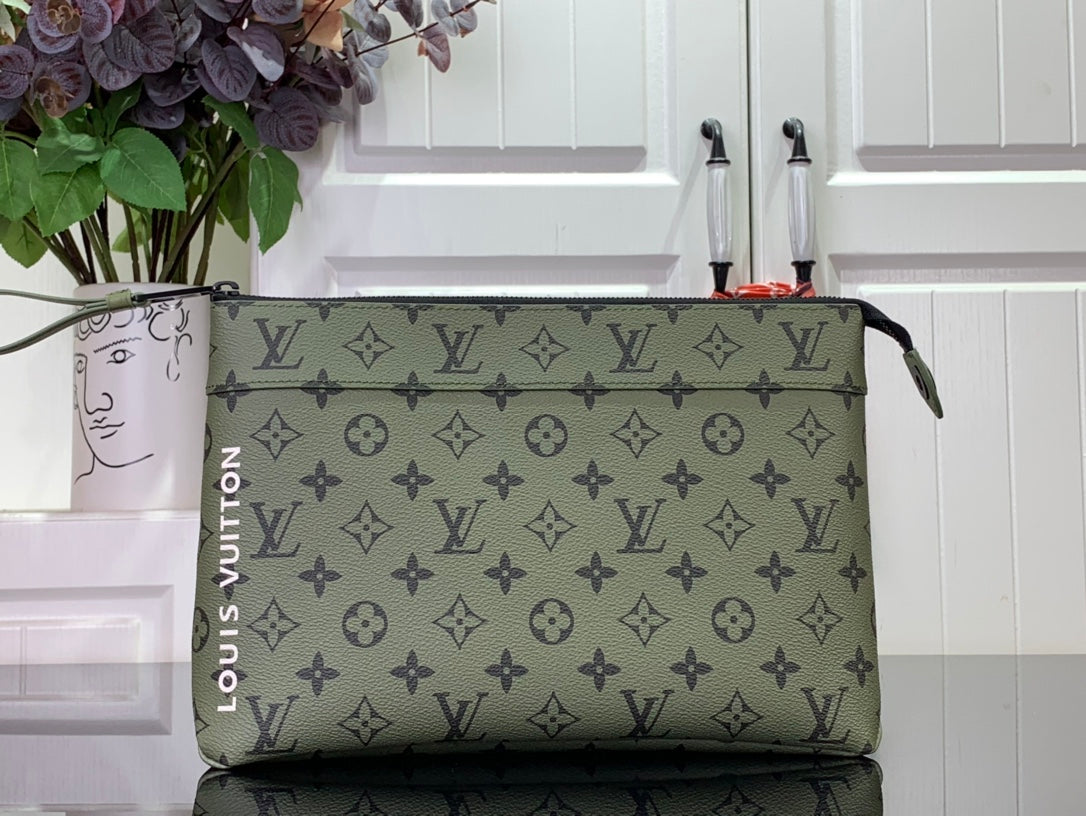 ＬＳ ＶＴＴＯＮ TOILETRY POUCH