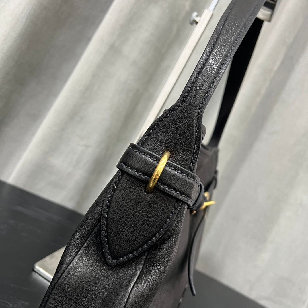 ＭＩ ＭＵ AVENTURE NAPPA LEATHER BAG