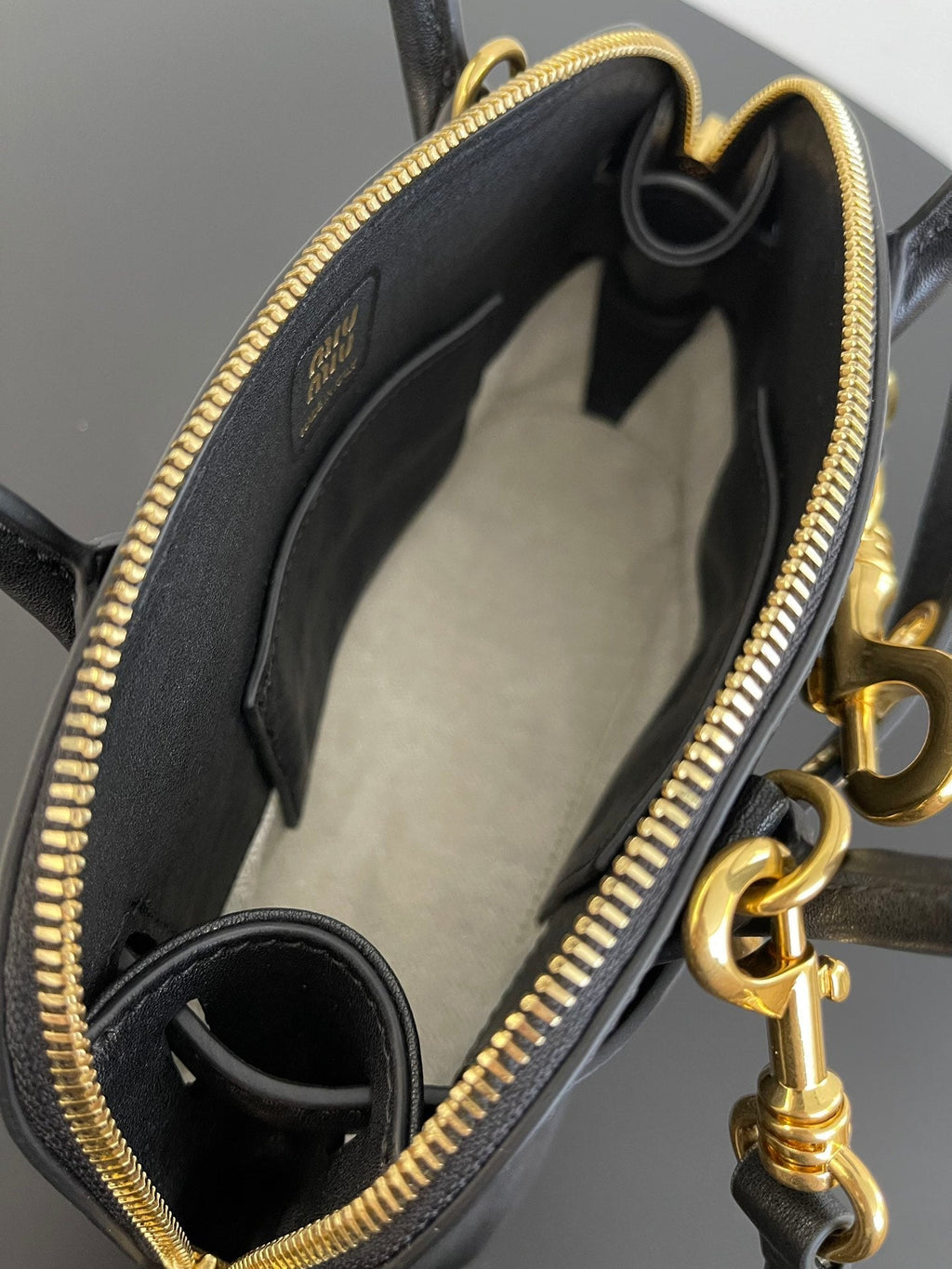 ＭＩ ＭＵ AVENTURE MINI NAPPA LEATHER BAG BLACK